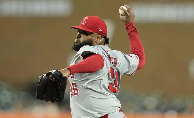 Los Angeles Angels starting pitcher Johnny Cueto throws during the first inning of a baseball game against the Detroit Tigers, Tuesday, Aug. 27, 2024, in Detroit. (AP Photo/Carlos Osorio)