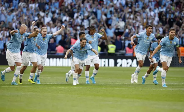 Manchester City players celebrate winning the FA Community Shield soccer match between Manchester City and Manchester United by penalty shootout at Wembley Stadium in London, Saturday, Aug. 10, 2024. (AP Photo/David Cliff)