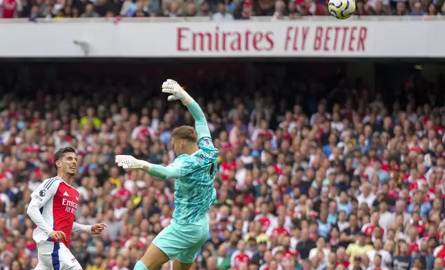 Arsenal's Kai Havertz, left, scores his side's opening goal during the English Premier League soccer match between Arsenal and Brighton, at Emirates Stadium in London, Saturday, Aug. 31, 2024. (AP Photo/Alastair Grant)