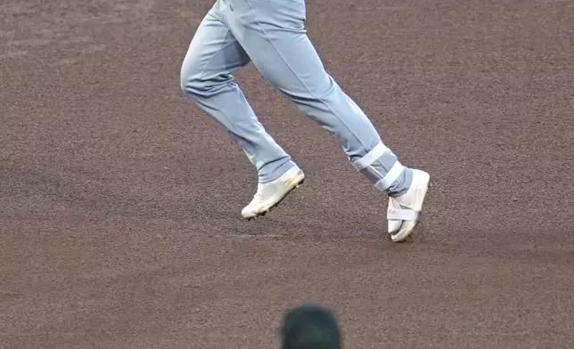 Chicago Cubs' Seiya Suzuki (27) rounds the bases after hitting a two-run home run off Pittsburgh Pirates starting pitch Jared Jones (37) during the fourth inning of a baseball game in Pittsburgh, Tuesday, Aug. 27, 2024. (AP Photo/Gene J. Puskar)