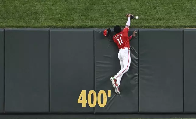 St. Louis Cardinals center fielder Victor Scott II misses a home run by Los Angeles Dodgers' Gavin Lux during the first inning of a baseball game Friday, Aug. 16, 2024, in St. Louis. (AP Photo/Jeff Le)