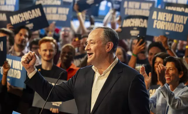 Second gentleman Douglas Emhoff campaigns for his wife Democratic presidential nominee Vice President Kamala Harris at Broadleaf Brewery and Spirits in Kentwood, Mich. on Thursday Aug. 29, 2024. (Joel Bissell/Kalamazoo Gazette via AP)