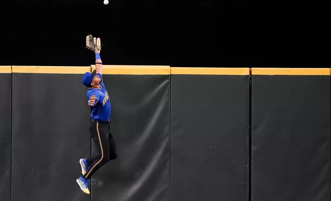 Seattle Mariners center fielder Julio Rodríguez cannot catch a solo home run by San Francisco Giants' LaMonte Wade Jr. during the first inning of a baseball game, Friday, Aug. 23, 2024, in Seattle. (AP Photo/Lindsey Wasson)