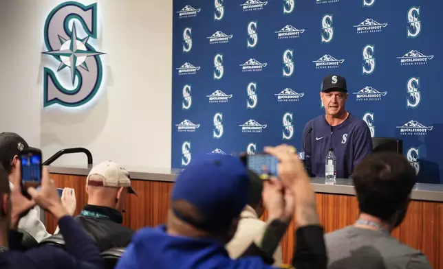 Seattle Mariners manager Dan Wilson , upper right,speaks during a news conference before a baseball game against the San Francisco Giants, Friday, Aug. 23, 2024, in Seattle. (AP Photo/Lindsey Wasson)