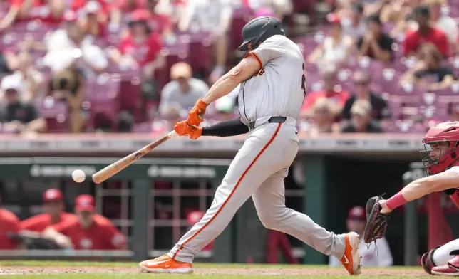 San Francisco Giants' Matt Chapman hits a single during the eighth inning of a baseball game against the Cincinnati Reds, Sunday, Aug. 4, 2024, in Cincinnati. (AP Photo/Jeff Dean)