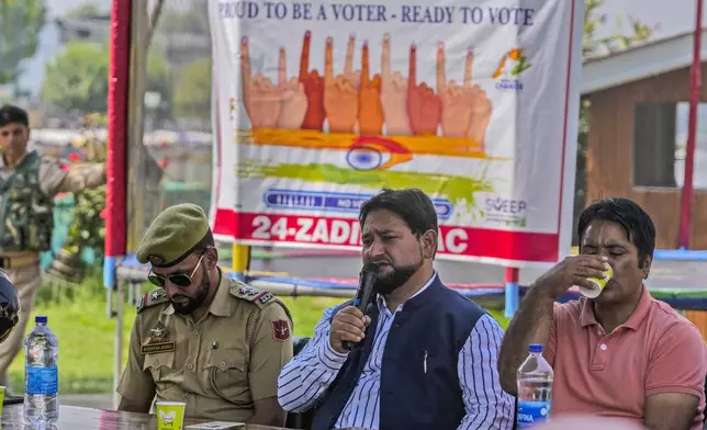 Election officials hold an election awareness campaign for first time voters ahead of the upcoming state elections in Srinagar, Indian controlled Kashmir,Monday, Aug. 26, 2024. (AP Photo/Mukhtar Khan)