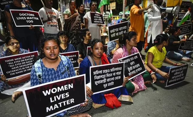 Protesters join in a midnight rally protesting against the murder of a 31 year old post-graduate trainee demanding proper investigation in Kolkata, India, Wednesday, Aug. 14, 2024. (AP Photo/Bikas Das)