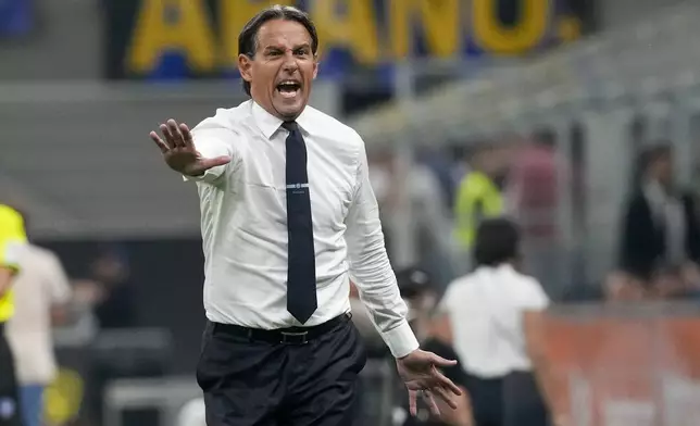 Inter Milan's head coach Simone Inzaghi gestures during the Serie A soccer match between Inter Milan and Atalanta at the at the San Siro stadium in Milan, Italy, Friday, Aug. 30, 2024. (AP Photo/Luca Bruno)