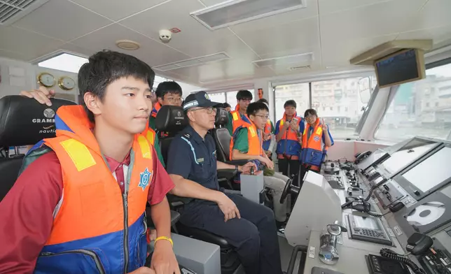 Customs YES organises Customs YES Guangzhou, Hong Kong, Macao Exchange Tour for Hundred Youths  Source: HKSAR Government Press Releases