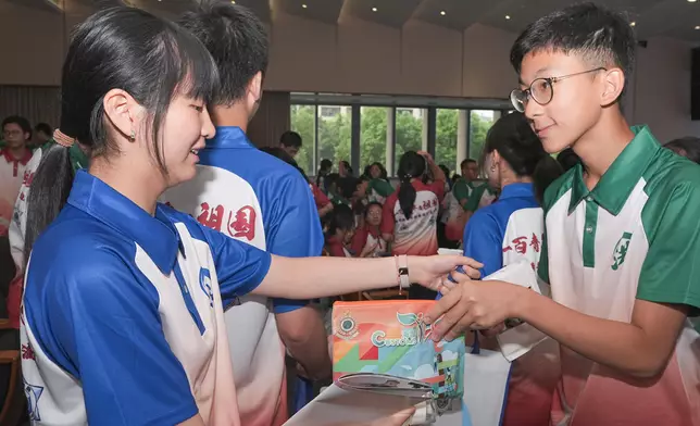 Customs YES organises Customs YES Guangzhou, Hong Kong, Macao Exchange Tour for Hundred Youths  Source: HKSAR Government Press Releases