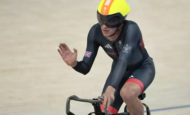 Ethan Hayter of Britain waves after winning the men's omnium elimination race, at the Summer Olympics, Thursday, Aug. 8, 2024, in Paris, France. (AP Photo/Ricardo Mazalan)