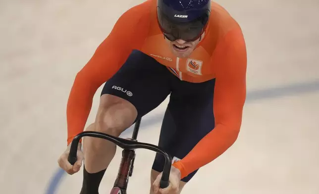 Harrie Lavreysen of Netherlands competes during the men's sprint event, at the Summer Olympics, Thursday, Aug. 8, 2024, in Paris, France. (AP Photo/Thibault Camus)