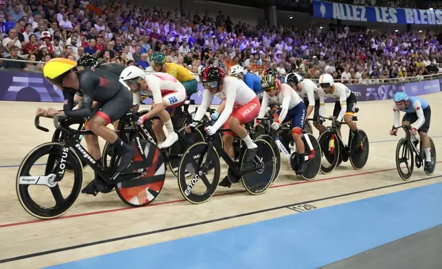 Competitors take part in the men's omnium event, at the Summer Olympics, Thursday, Aug. 8, 2024, in Paris, France. (AP Photo/Ricardo Mazalan)