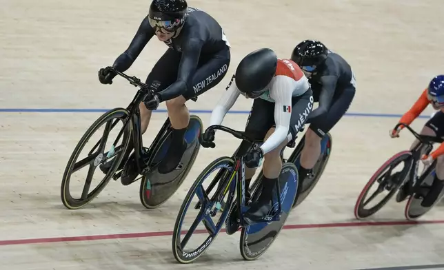 Ellesse Andrews of New Zealand, top, competes alongside Mexico's Daniela Gaxiola Gonzalez to win the women's keirin semifinal event, at the Summer Olympics, Thursday, Aug. 8, 2024, in Paris, France. (AP Photo/Ricardo Mazalan)