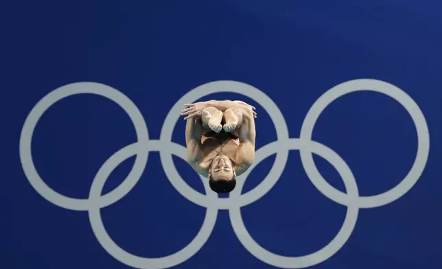 Italy's Giovanni Tocci competes in the men's 3m springboard diving preliminary at the 2024 Summer Olympics, Tuesday, Aug. 6, 2024, in Saint-Denis, France. (AP Photo/Lee Jin-man)