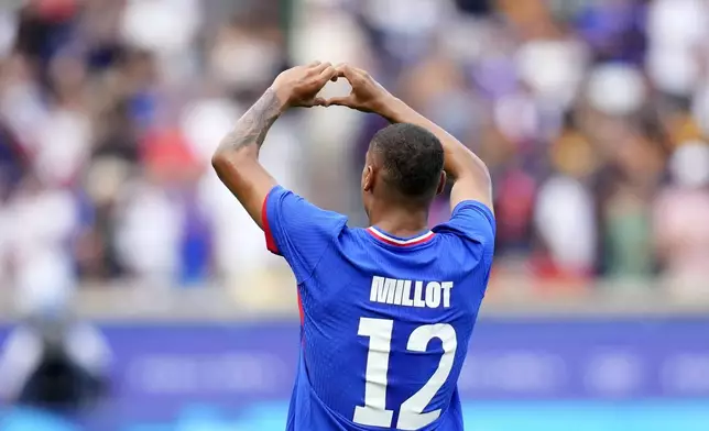 France's Enzo Millot celebrates after scoring the first goal during the men's soccer gold medal match between France and Spain at the Parc des Princes during the 2024 Summer Olympics, Friday, Aug. 9, 2024, in Paris, France. (AP Photo/Francisco Seco)