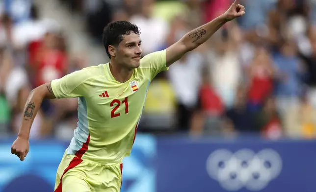 Spain's Sergio Camello celebrates the fourth goal during the men's soccer gold medal match between France and Spain at the Parc des Princes during the 2024 Summer Olympics, Friday, Aug. 9, 2024, in Paris, France. (AP Photo/Aurelien Morissard)