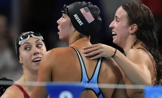 United States relay swim team celebrates winning the gold medal in the women's 4x100-meter medley relay final at the Summer Olympics in Nanterre, France, Sunday, Aug. 4, 2024. (AP Photo/Brynn Anderson)