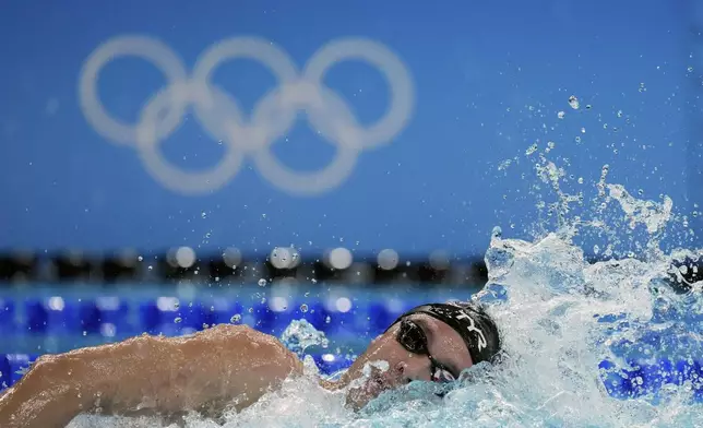 United States' Bobby Finke competes in the men's 1500-meter freestyle final at the Summer Olympics in Nanterre, France, Sunday, Aug. 4, 2024. (AP Photo/Natacha Pisarenko)