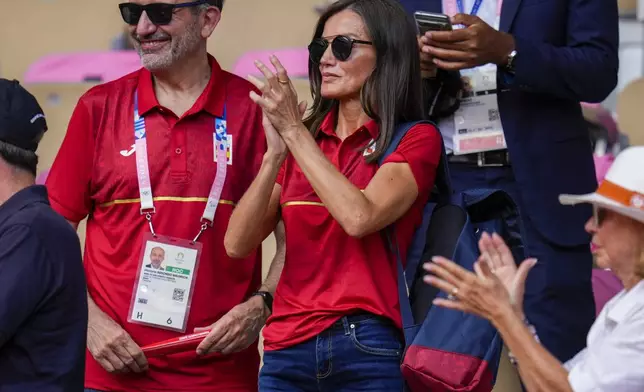 Spain's Queen Letizia, center, applauds from the stands during the match between Carlos Alcaraz of Spain and Tommy Paul, of United States during their men's quarter-final match at the Roland Garros stadium, at the 2024 Summer Olympics, Thursday, Aug. 1, 2024, in Paris, France. (AP Photo/Manu Fernandez)