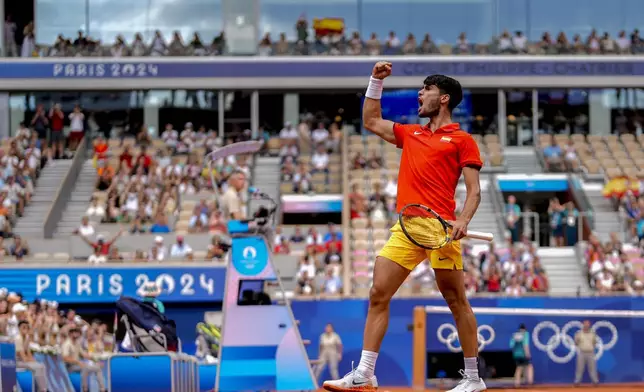 Carlos Alcaraz of Spain celebrates a point against Tommy Paul, of United States during their men's quarter-final match at the Roland Garros stadium, at the 2024 Summer Olympics, Thursday, Aug. 1, 2024, in Paris, France. (AP Photo/Manu Fernandez)