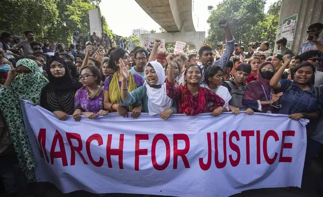 FILE -University students shout slogans during a protest to demand justice for the victims killed in the recent countrywide deadly clashes and ask for their campuses to be opened, in Dhaka, Bangladesh, July 31, 2024. (AP Photo/Rajib Dhar), File)