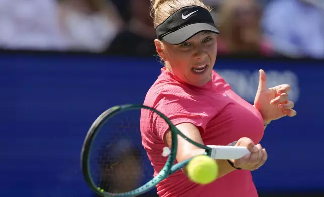 Amanda Anisimova, of the United States, returns a shot to Zheng Qinwen, of China, during the first round of the U.S. Open tennis championships, Monday, Aug. 26, 2024, in New York. (AP Photo/Kirsty Wigglesworth)