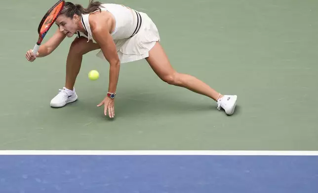 Emma Navarro, of the United States, returns a shot to Marta Kostyuk, of Ukraine, during the third round of the U.S. Open tennis championships, Friday, Aug. 30, 2024, in New York. (AP Photo/Matt Rourke)