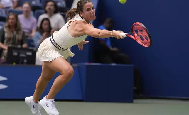 Emma Navarro, of the United States, returns a shot to Marta Kostyuk, of Ukraine, during the third round of the U.S. Open tennis championships, Friday, Aug. 30, 2024, in New York. (AP Photo/Matt Rourke)