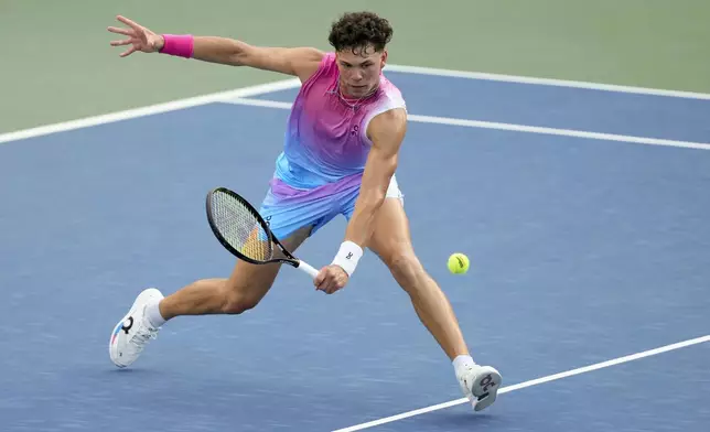 Ben Shelton, of the United States, returns a shot to Roberto Bautista Agut, of Spain, during the second round of the U.S. Open tennis championships, Wednesday, Aug. 28, 2024, in New York. (AP Photo/Kirsty Wigglesworth)