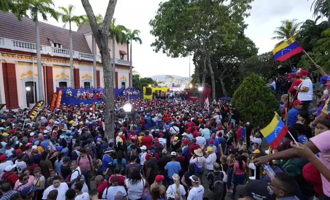 Supporters of President Nicolas Maduro gather for a government rally in Caracas, Venezuela, Saturday, Aug. 3, 2024. (AP Photo/Matias Delacroix)