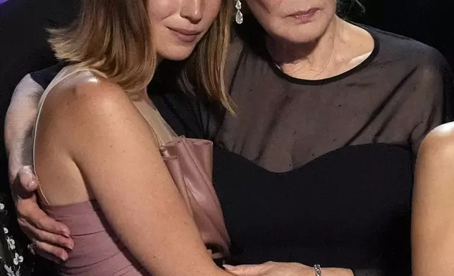 Hannah Einbinder, left, and Jean Smart accept the award for outstanding comedy series for "Hacks" during the 76th Primetime Emmy Awards on Sunday, Sept. 15, 2024, at the Peacock Theater in Los Angeles. (AP Photo/Chris Pizzello)