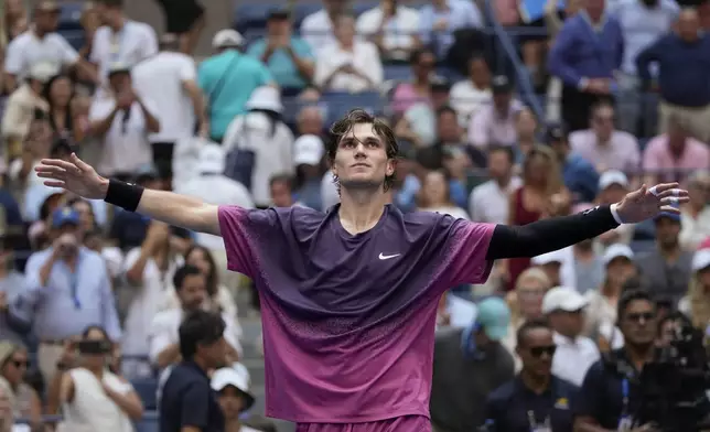 Jack Draper, of Great Britain, reacts after defeating Alex de Minaur, of Australia, during the quarterfinals of the U.S. Open tennis championships, Wednesday, Sept. 4, 2024, in New York. (AP Photo/Pamela Smith)