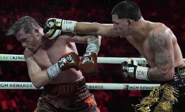 Edgar Berlanga hits Canelo Alvarez in a super middleweight title bout Saturday, Sept. 14, 2024, in Las Vegas. (AP Photo/John Locher)