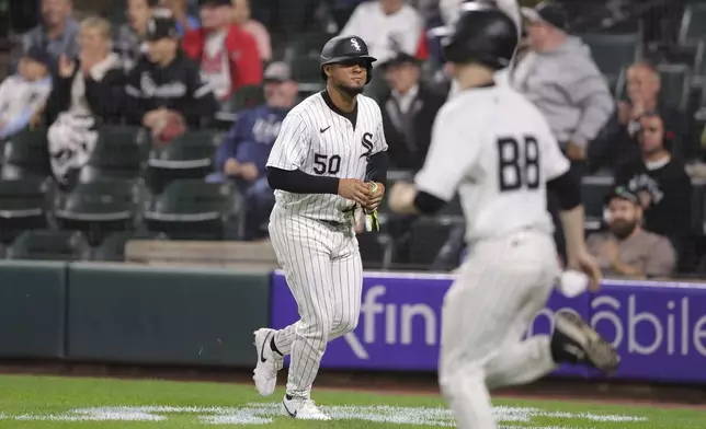 Chicago White Sox's Lenyn Sosa scores on Andrew Benintendi's RBI single during the eighth inning of a baseball game against the Los Angeles Angels, Tuesday, Sept. 24, 2024, in Chicago. (AP Photo/Melissa Tamez)