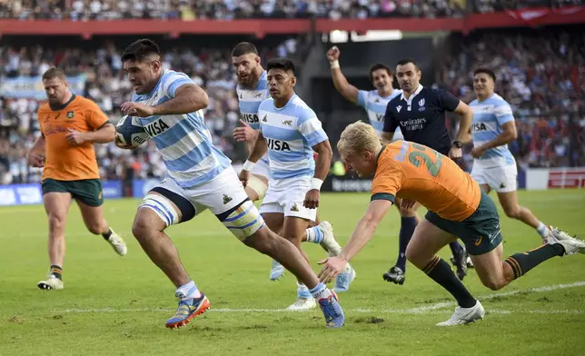 Argentina's Los Pumas Joaquin Oviedo runs with the ball to score a try against Australia during a rugby championship test match in Santa Fe, Argentina, Saturday, Sept. 7, 2024. (AP Photo/Mateo Occhi)