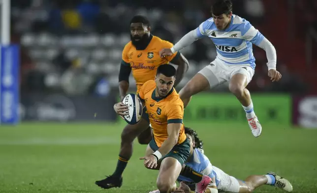 Australia's Tom Wright is tackled by Argentina's Los Pumas Mateo Carreras during a rugby championship test match in La Plata, Argentina, Saturday, Aug. 31, 2024. (AP Photo/Gustavo Garello)