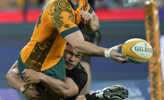 Australia's Andrew Kellaway, left, is tackled by New Zealand's Wallace Sititi during their rugby union test match in Sydney, Saturday, Sept. 21, 2024. (AP Photo/Rick Rycroft)