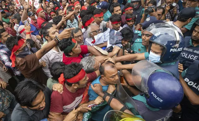 FILE- Activists clash with the police during a march to remember victims of recent countrywide clashes, in Dhaka, Bangladesh, July 30, 2024. (AP Photo/Rajib Dhar, File)