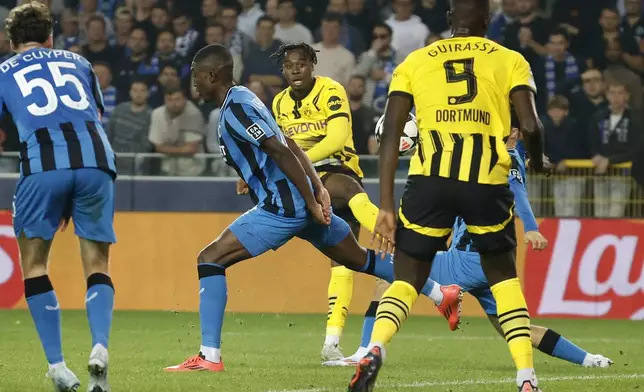 Dortmund's Jamie Gittens, center, scores the opening goal during the Champions League opening phase soccer match between Club Brugge and Borussia Dortmund at Jan Breydelstadion in Bruges, Belgium, Wednesday, Sept. 18, 2024. (AP Photo/Omar Havana)