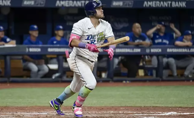 Tampa Bay Rays first base Jonathan Aranda (62) hits a solo home run to right center field off Toronto Blue Jays starter José Berríos during the sixth inning of a baseball game, Friday, Sept. 20, 2024, in St. Petersburg, Fla. (AP Photo/Steve Nesius)