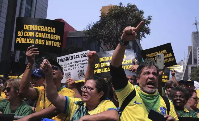 Demonstrators take part in a protest calling for the impeachment of Supreme Court Minister Alexandre de Moraes, who recently imposed a nationwide block on Elon Musk’s social media platform X, in Sao Paulo, Saturday, Sept. 7, 2024. (AP Photo/Ettore Chiereguini)