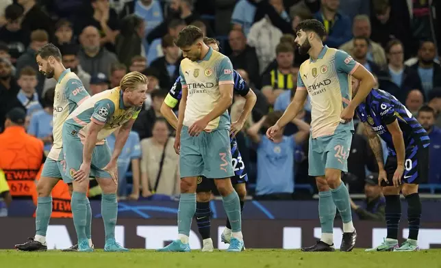 Manchester City's Kevin De Bruyne, left, gestures end of the first half during the Champions League opening phase soccer match between Manchester City and Inter Milan at the Etihad Stadium, in Manchester, England, Wednesday, Sept. 18, 2024. (AP Photo/Dave Thompson)