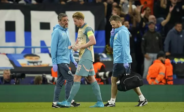 Manchester City's Kevin De Bruyne, center, gestures as he speaks medical staff end of the first half during the Champions League opening phase soccer match between Manchester City and Inter Milan at the Etihad Stadium, in Manchester, England, Wednesday, Sept. 18, 2024. (AP Photo/Dave Thompson)