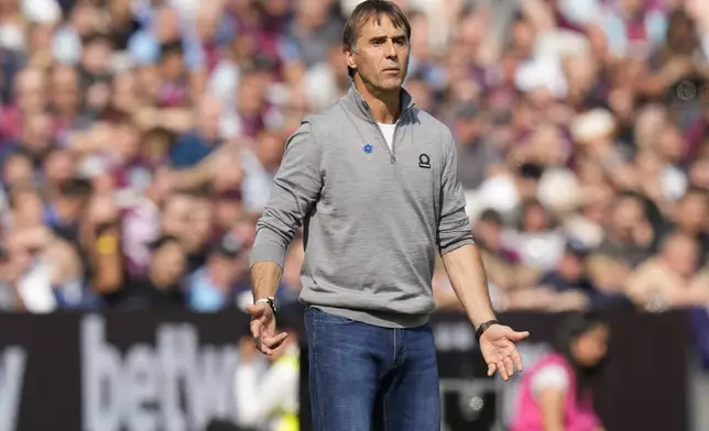 West Ham's head coach Julen Lopetegui reacts during the English Premier League soccer match between West Ham United and Chelsea at the London stadium in London, Saturday, Sept. 21, 2024. (AP Photo/Alastair Grant)