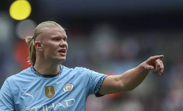 Manchester City's Erling Haaland gives instructions to his players during the English Premier League soccer match between Manchester City and Brentford at the Etihad Stadium in Manchester, England, Saturday, Sept. 14, 2024. (AP Photo/Scott Heppel)