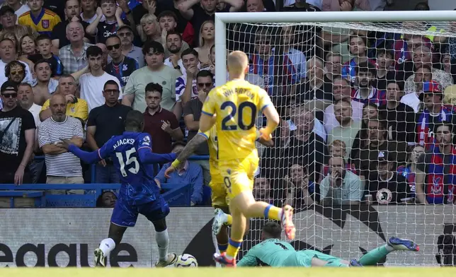 Chelsea's Nicolas Jackson, left, scores the opening goal during the English Premier League soccer match between Chelsea and Crystal Palace, at the Stamford Bridge Stadium in London, Sunday, Sept. 1, 2024. (AP Photo/Frank Augstein)