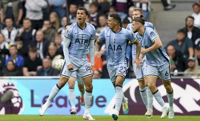 Tottenham Hotspur's Brennan Johnson, left, celebrates scoring with teammates during the Englidh Premier League soccer match between Newcastle United and Tottenham Hotspur at St James' Park, Newcastle, England, Sunday Sept. 1, 2024. (Owen Humphreys/PA via AP)