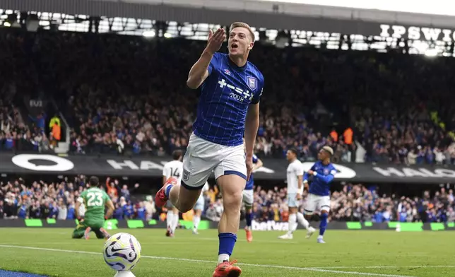 Ipswich Town's Liam Delap celebrates scoring his side's second goal during the British Premier League soccer match between Ipswich Town and Aston Villa at Portman Road, Ipswich, England, Sunday Sept. 29, 2024. (Zac Goodwin/PA via AP)