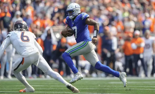 Seattle Seahawks quarterback Geno Smith (7) runs for a touchdown during the first half of an NFL football game against the Denver Broncos, Sunday, Sept. 8, 2024, in Seattle. (AP Photo/Lindsey Wasson)